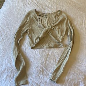 Garage crop twisted long sleeve